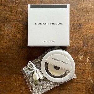 R+F Selfie Light